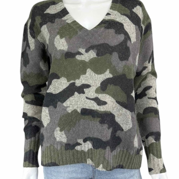 360 CASHMERE Green and Gray Camo Print Knit Sweater - Size XS. - Picture 2 of 15